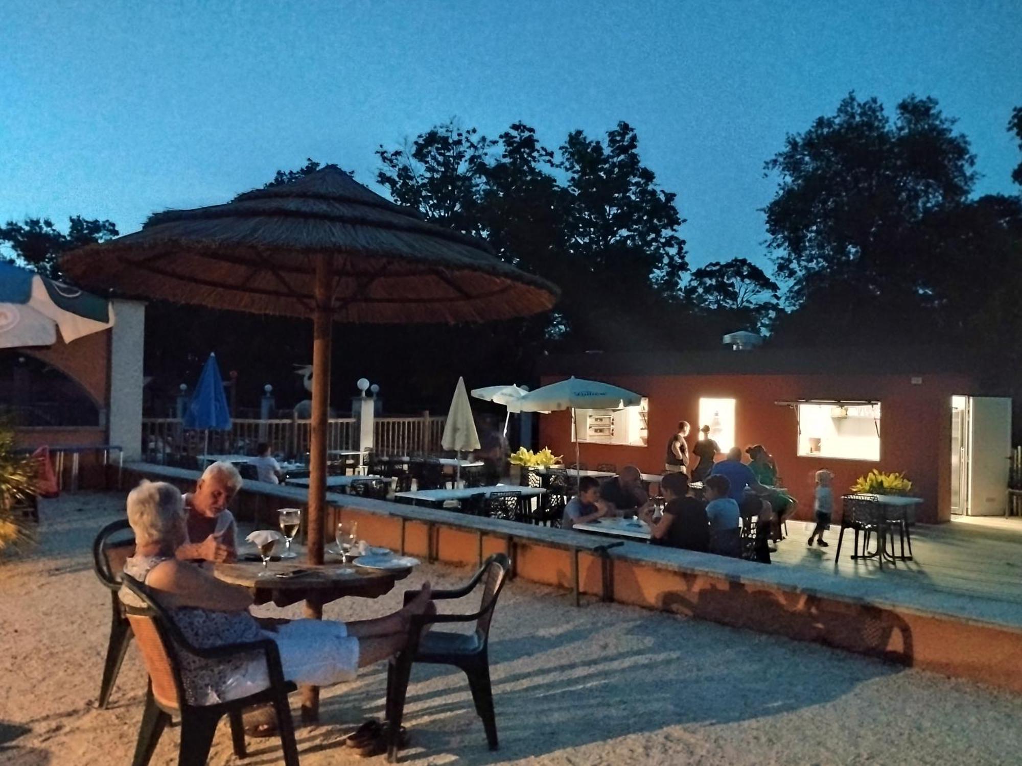 Camping Domaine De Senaud Albon Exterior photo